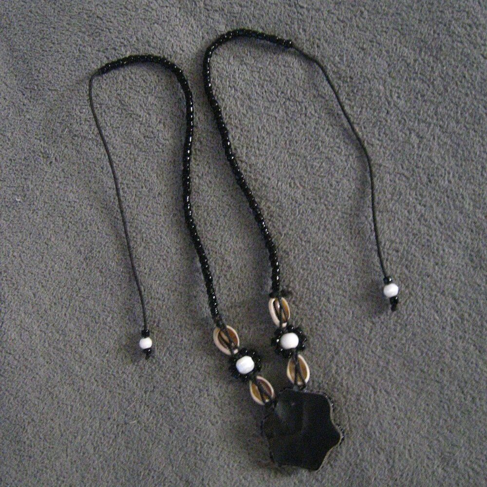 Groovy 1970's Shell & Bead String Choker Necklace - image 5